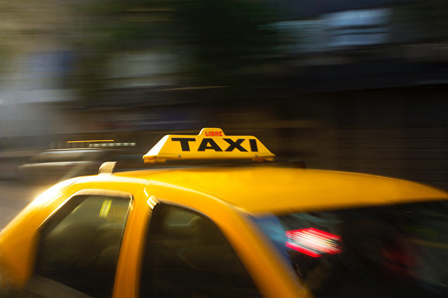 žlutý taxík